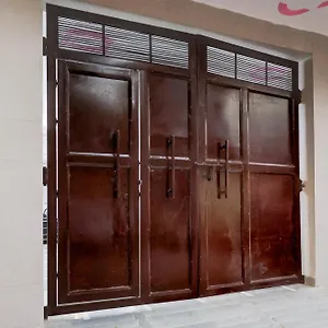 https://the-arrow-near-paschim-vihar.hotelsdelhi.org